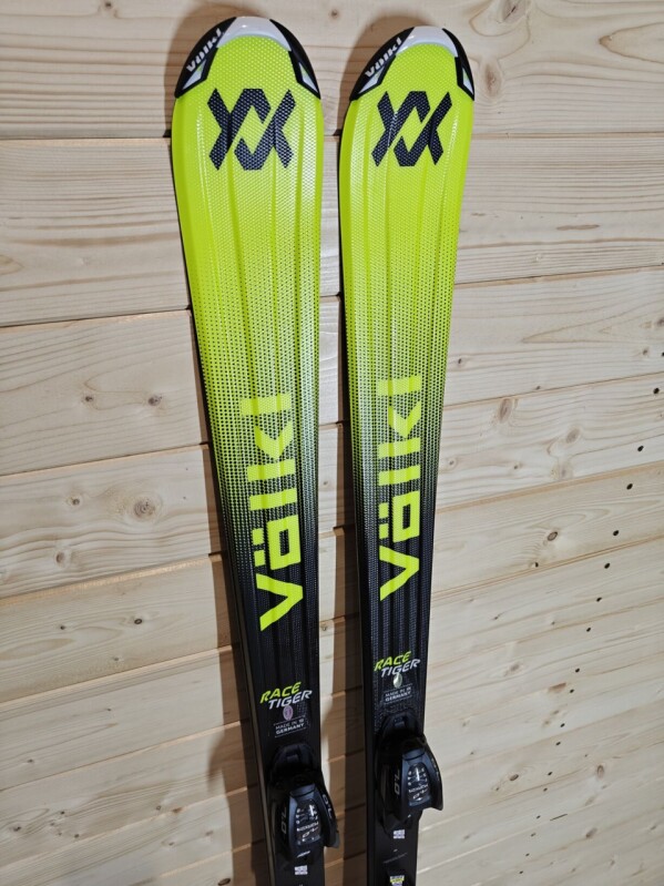 LYŽE VOLKL RACETIGER SL JR 160CM --MODEL 2026--